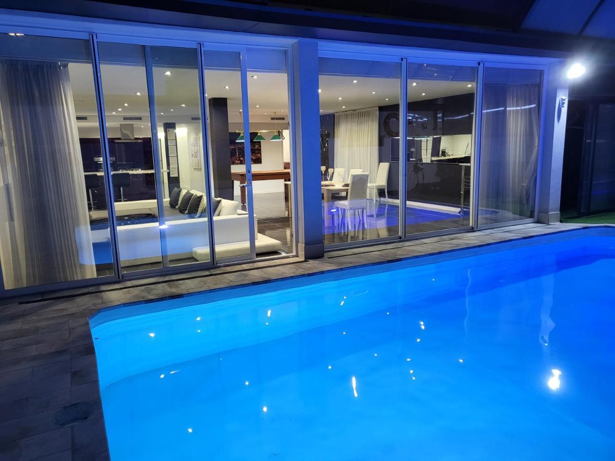 Luxurious Villa Marly II Кастелдефелс Екстериор снимка